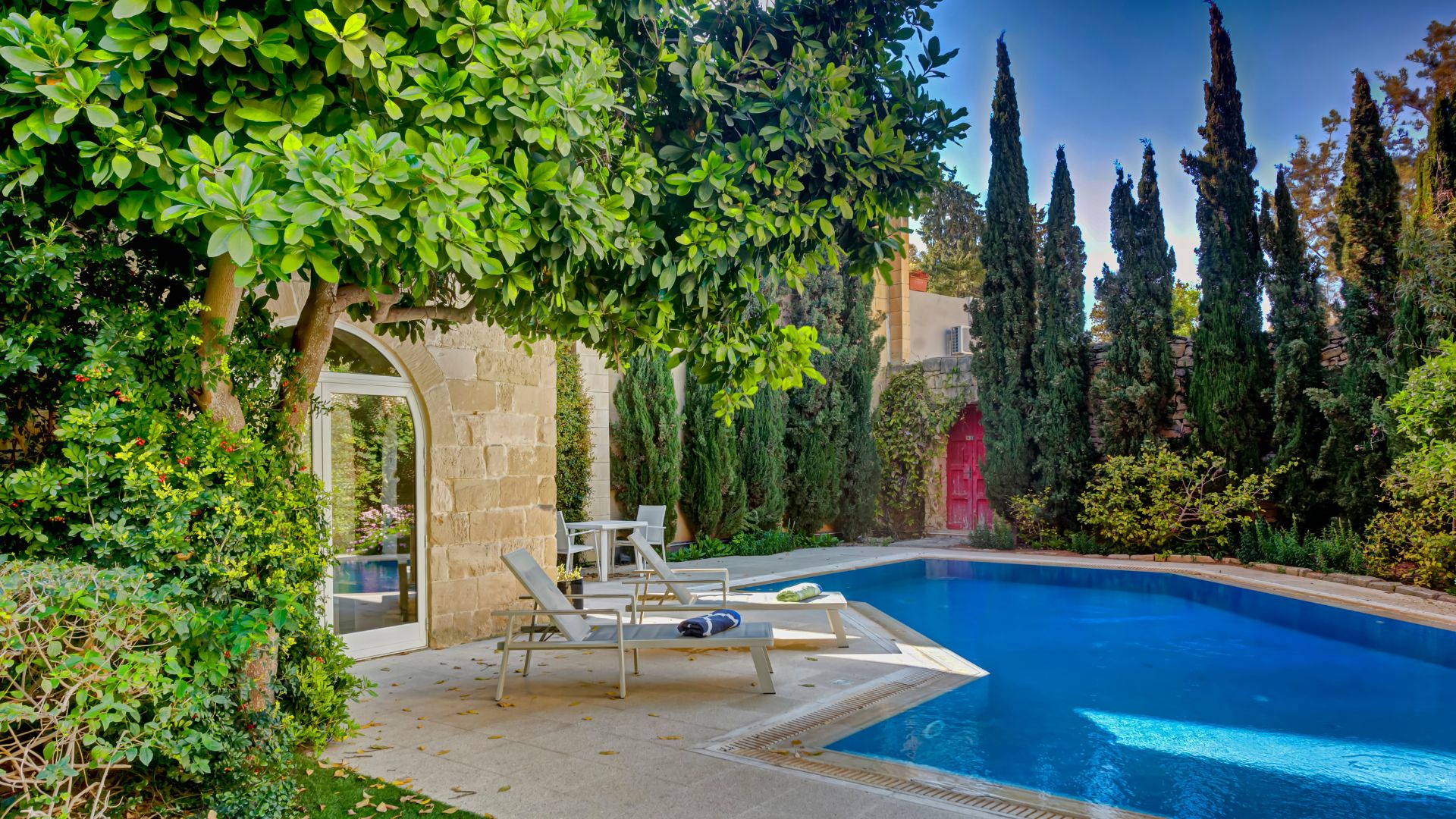 Beautiful-property-for-sale-with-a-pool-in-malta