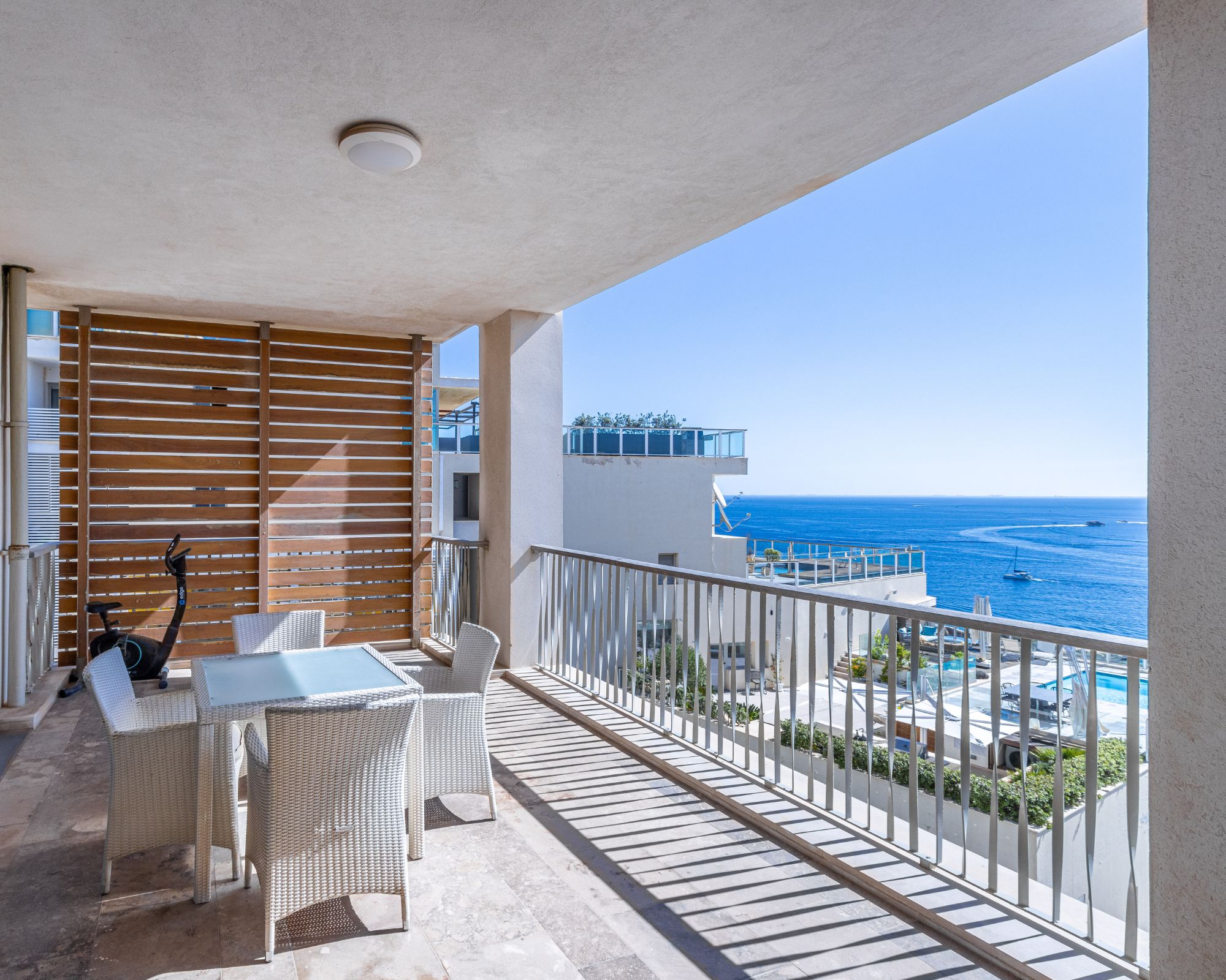 Apartment for rent with a sea view in Tigne point