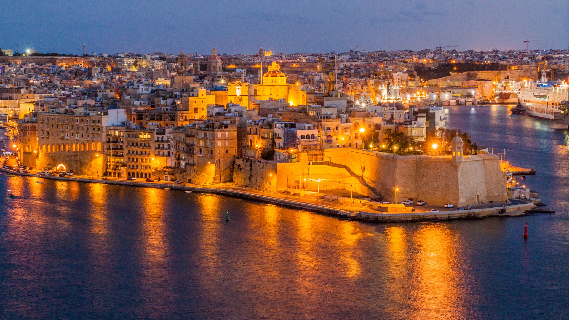 Senglea houses in the evening