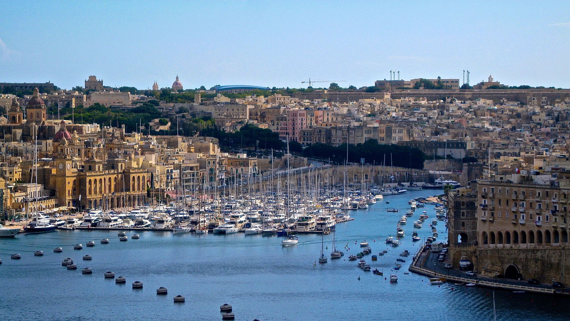 View of Vittoriosa marina, americal univarsity and hosues with a sea view