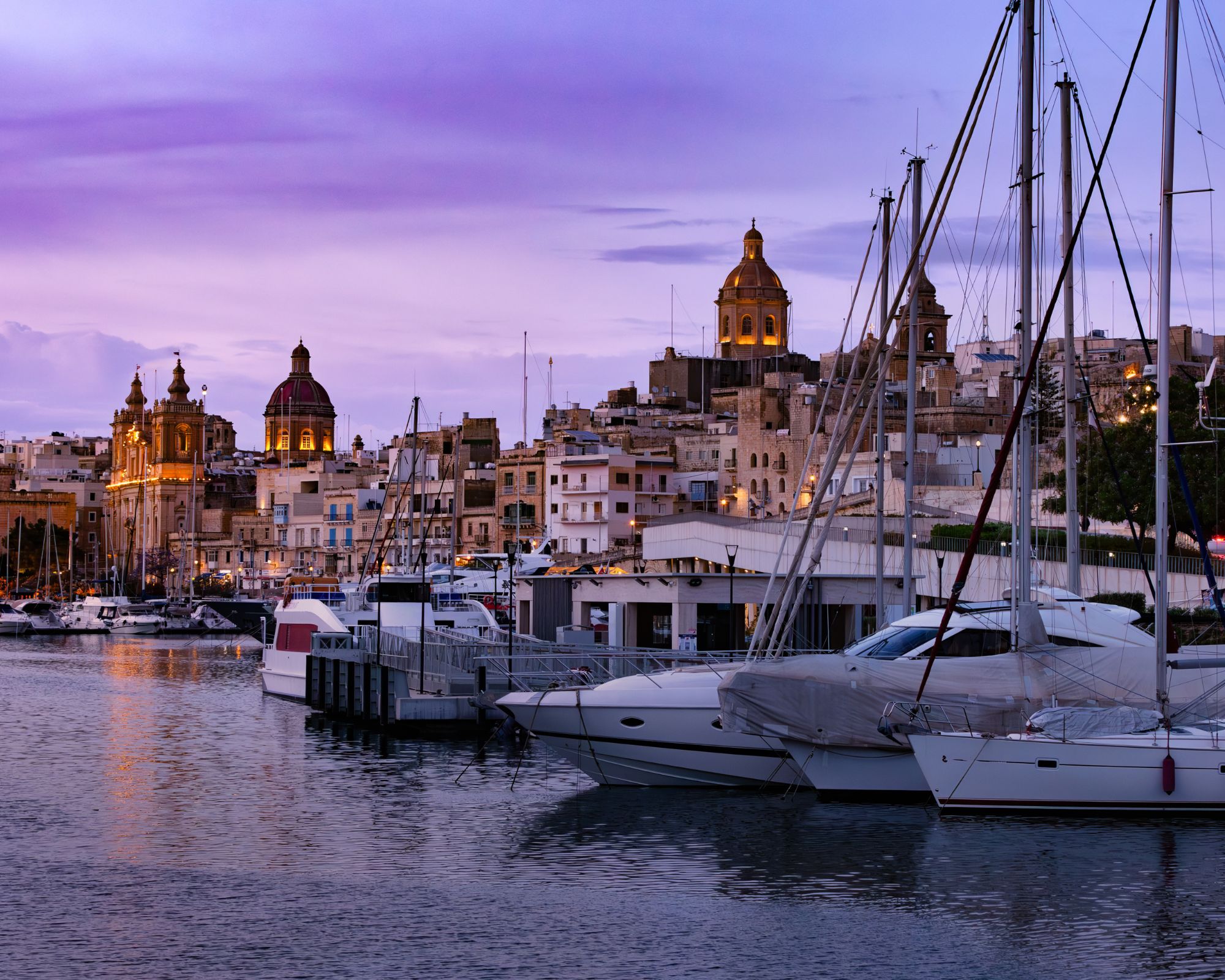 Birgu-marina-evening-blue-hour-yachts-houses