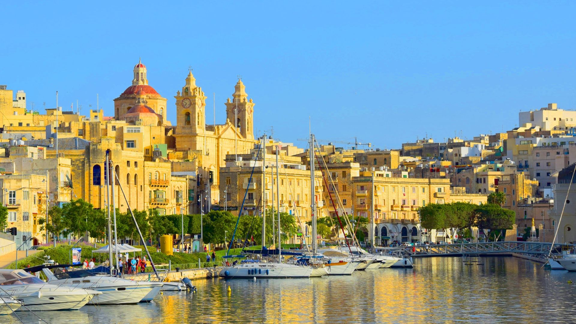 View of Vittoriosa marina, americal univarsity and hosues with a sea view